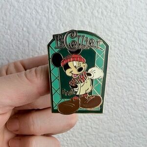 WDW Epcot Mickey Mouse Le Cellier Restaurant Canada Disney Pin
